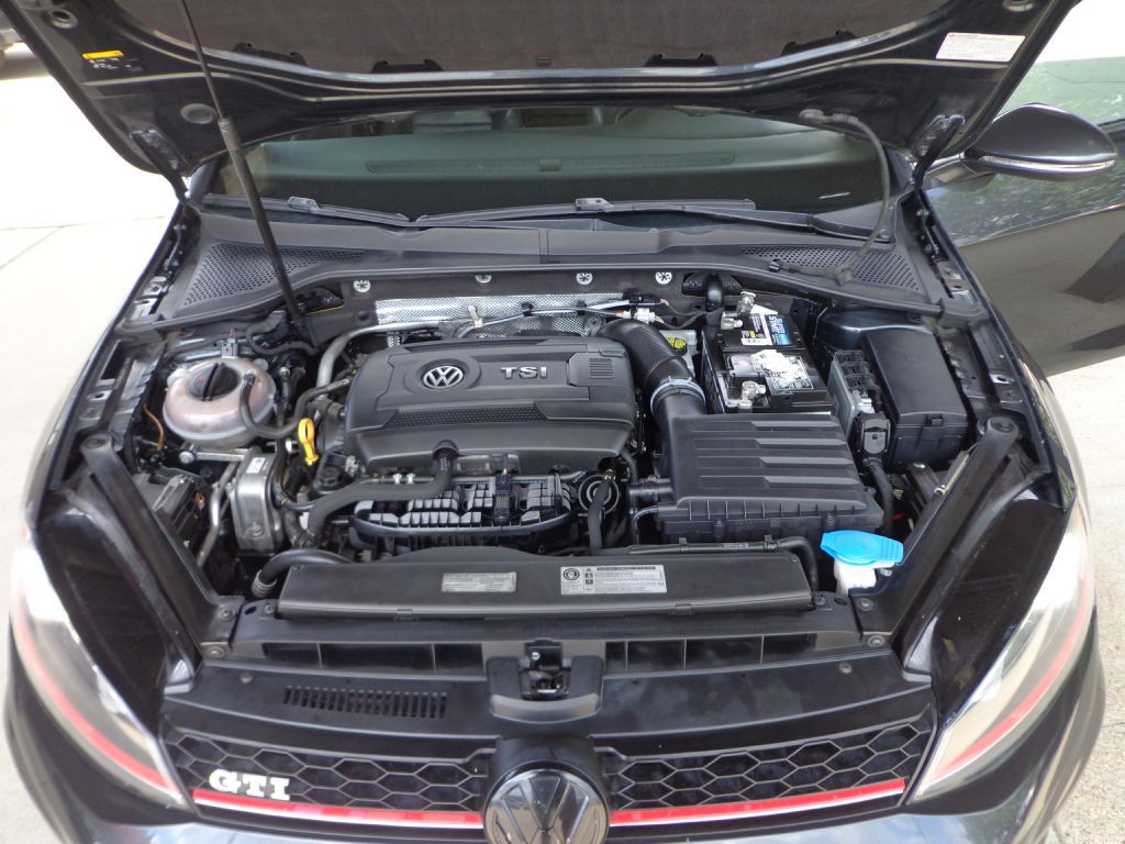 2015 Volkswagen GTI Image 8
