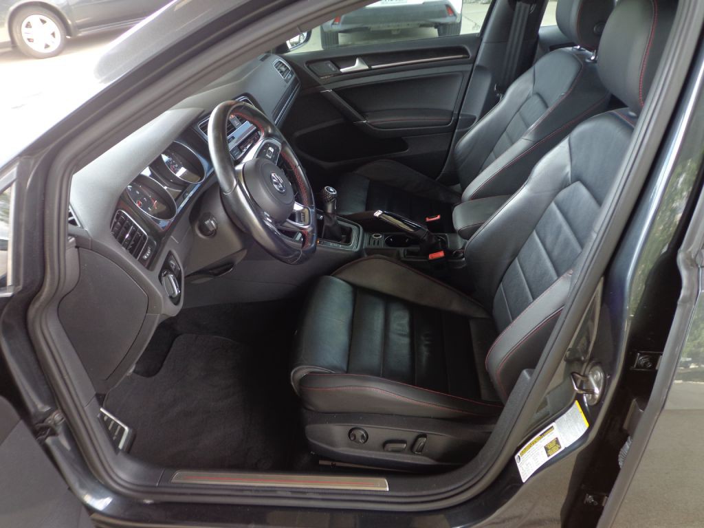 2015 Volkswagen GTI Image 9