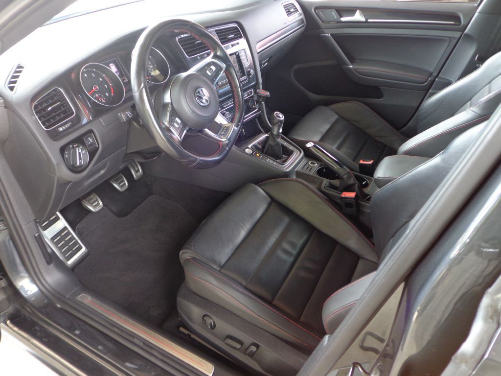2015 Volkswagen GTI Image 11