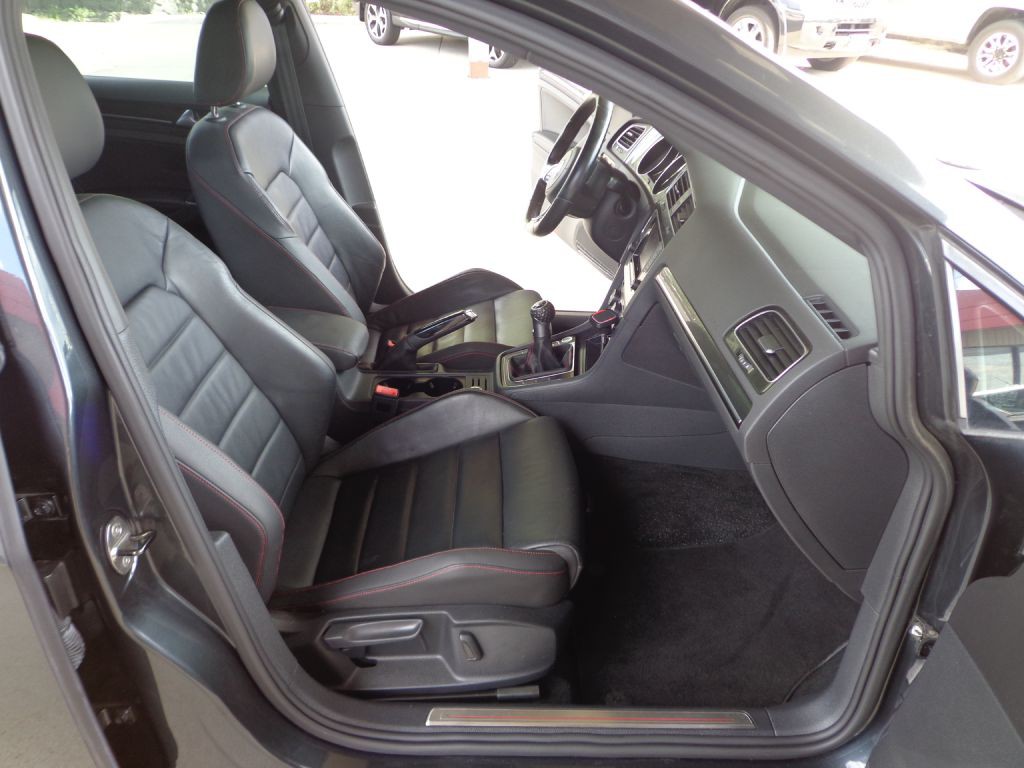 2015 Volkswagen GTI Image 12