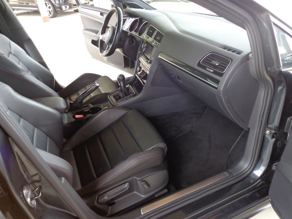 2015 Volkswagen GTI Image 14