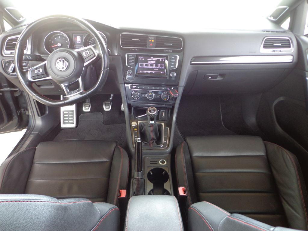 2015 Volkswagen GTI Image 18