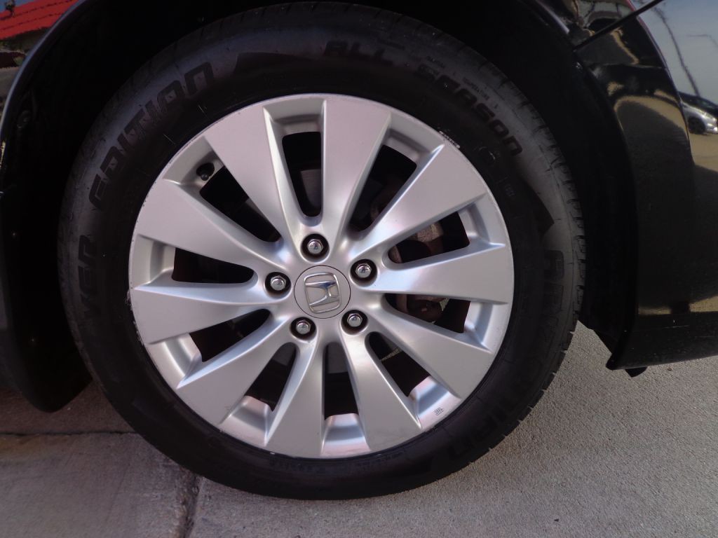 2013 Honda Accord Image 9