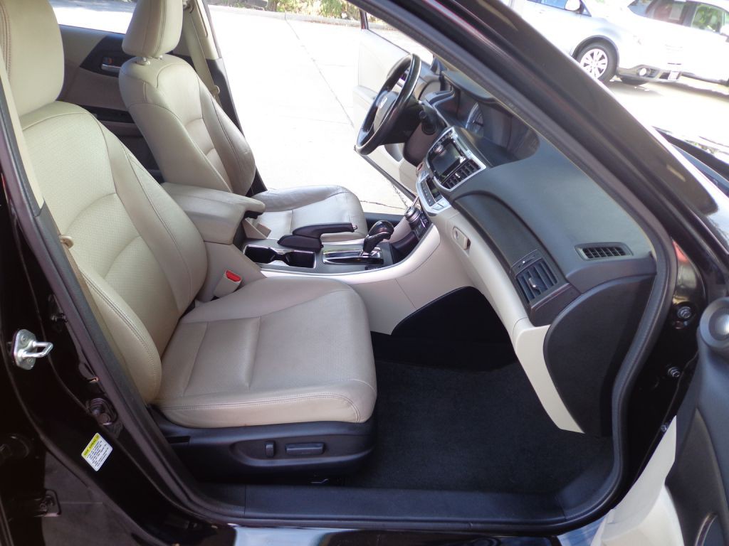 2013 Honda Accord Image 16