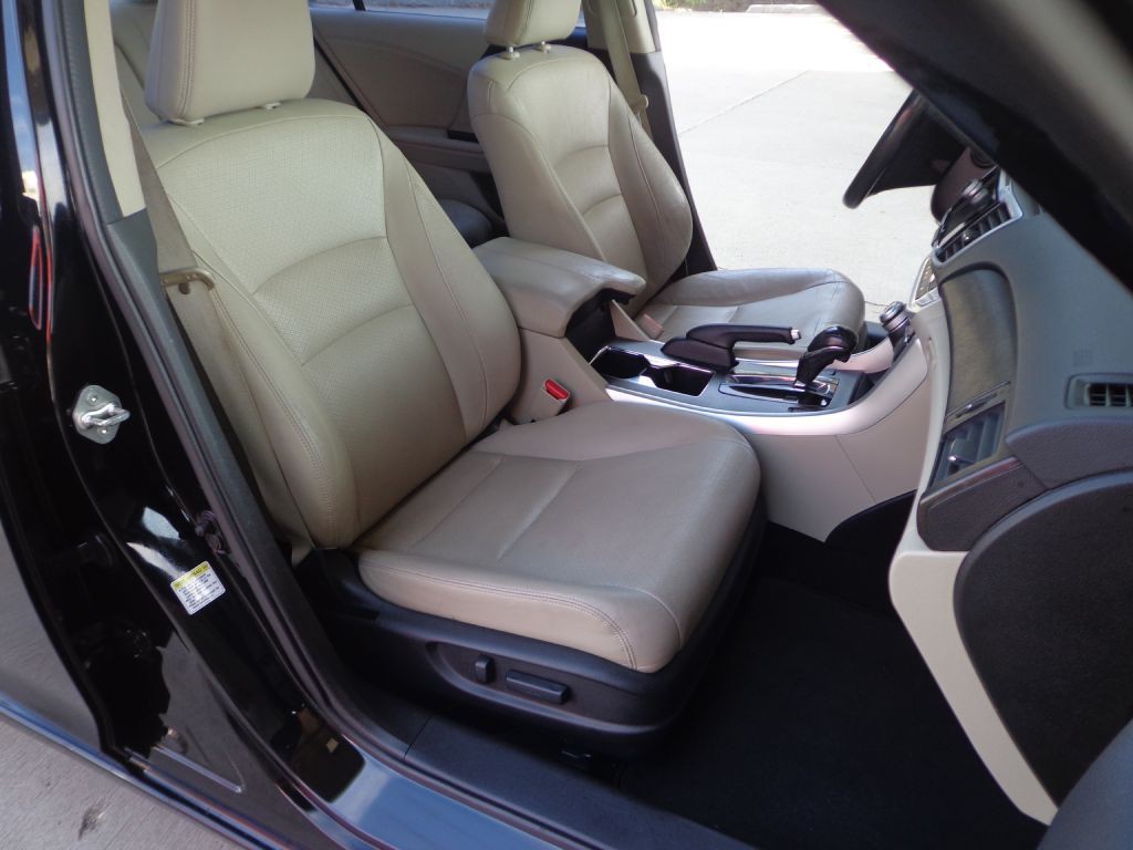 2013 Honda Accord Image 17