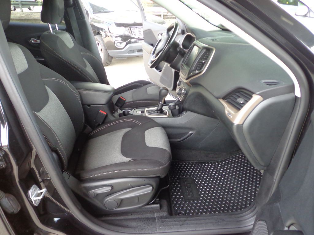 2014 Jeep Cherokee Image 16