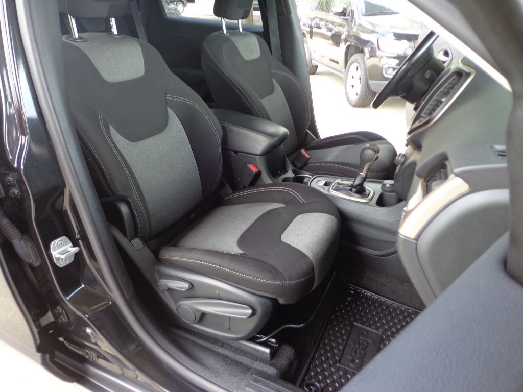 2014 Jeep Cherokee Image 17