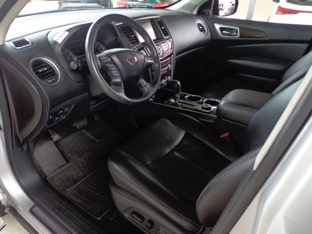 2015 Nissan Pathfinder Image 16