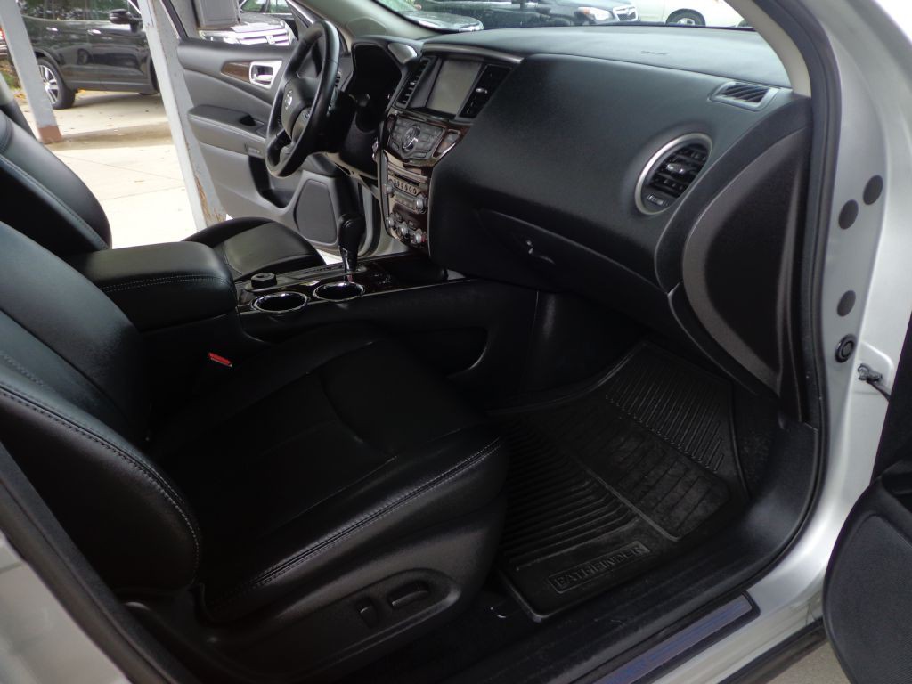 2015 Nissan Pathfinder Image 19