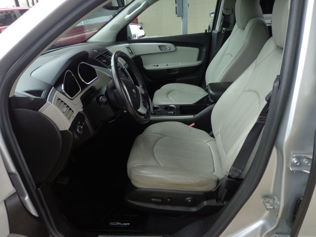 2011 Chevrolet Traverse Image 12