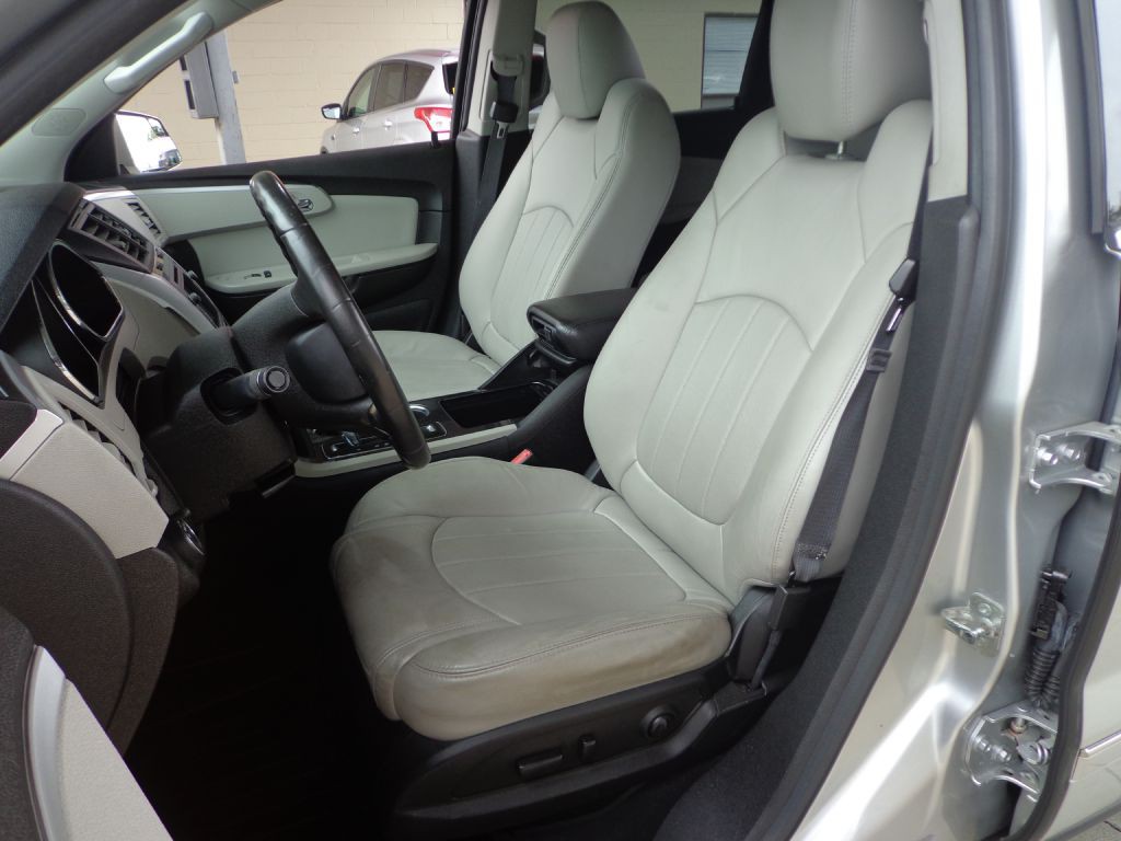 2011 Chevrolet Traverse Image 13