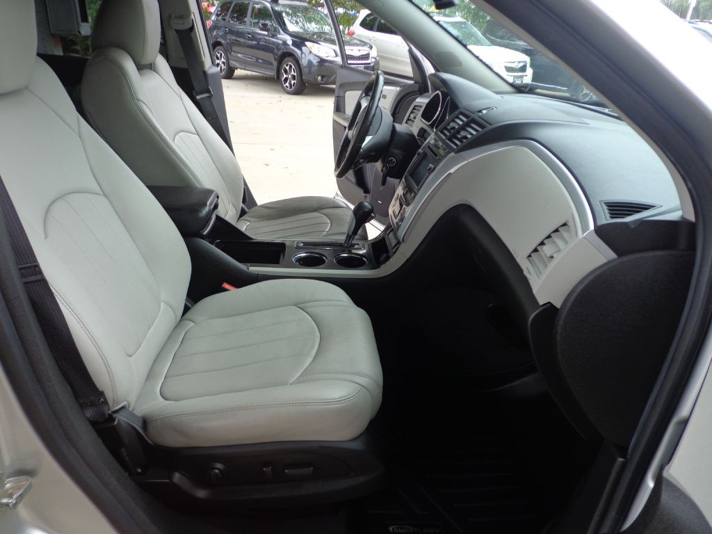 2011 Chevrolet Traverse Image 15