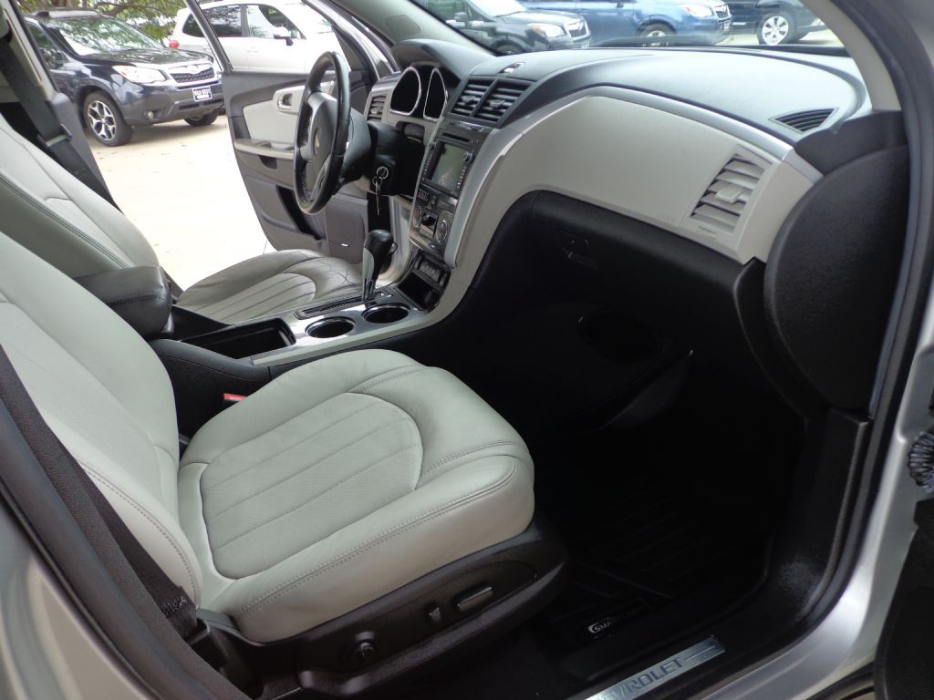 2011 Chevrolet Traverse Image 17