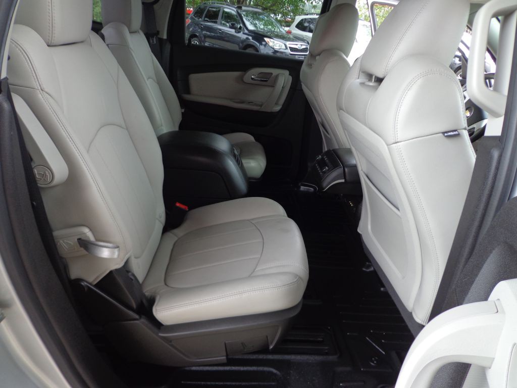 2011 Chevrolet Traverse Image 18