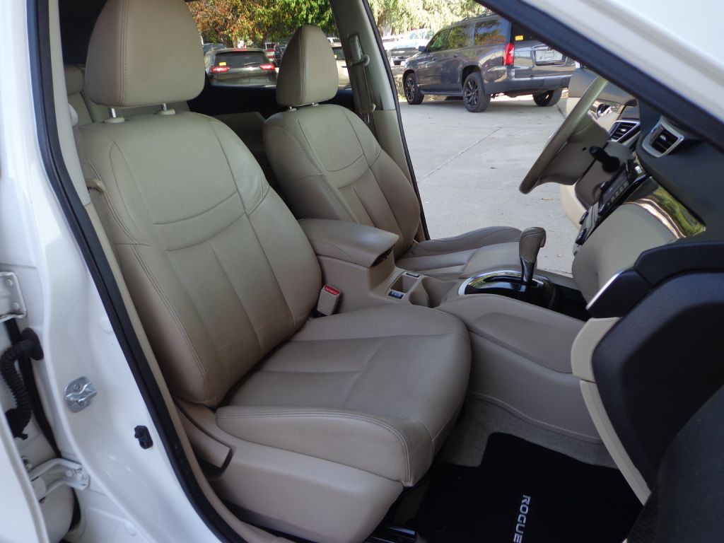 2015 Nissan Rogue Image 16