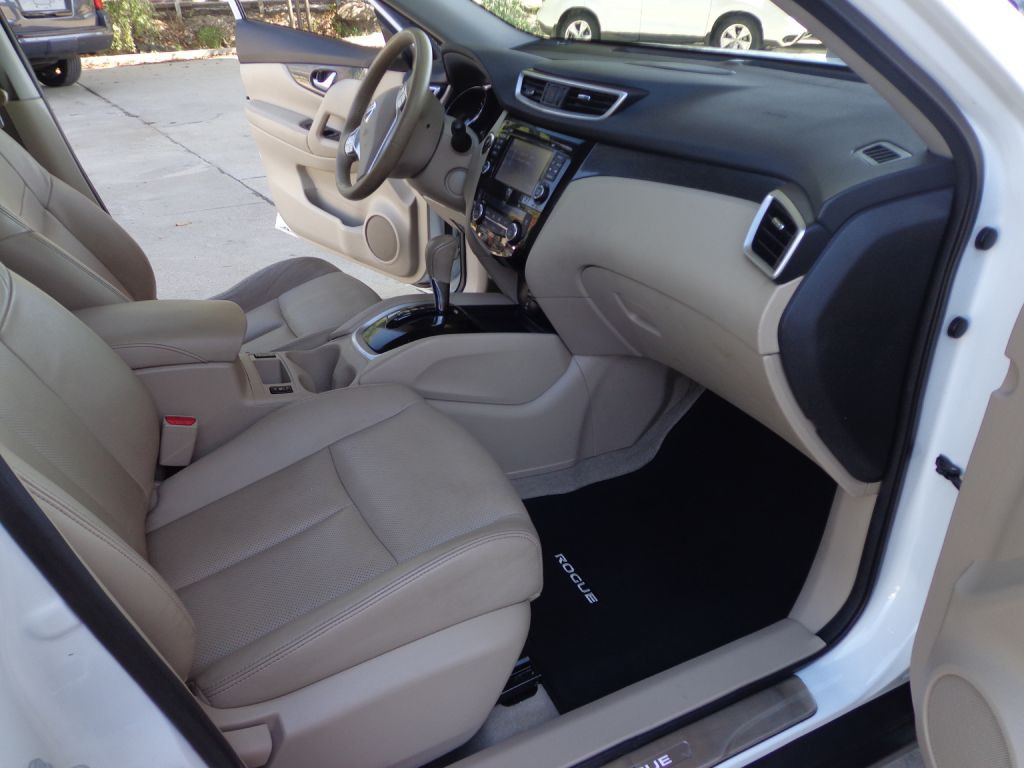 2015 Nissan Rogue Image 17