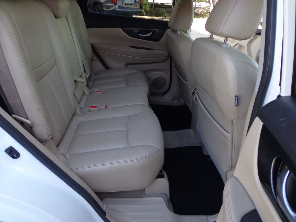 2015 Nissan Rogue Image 18