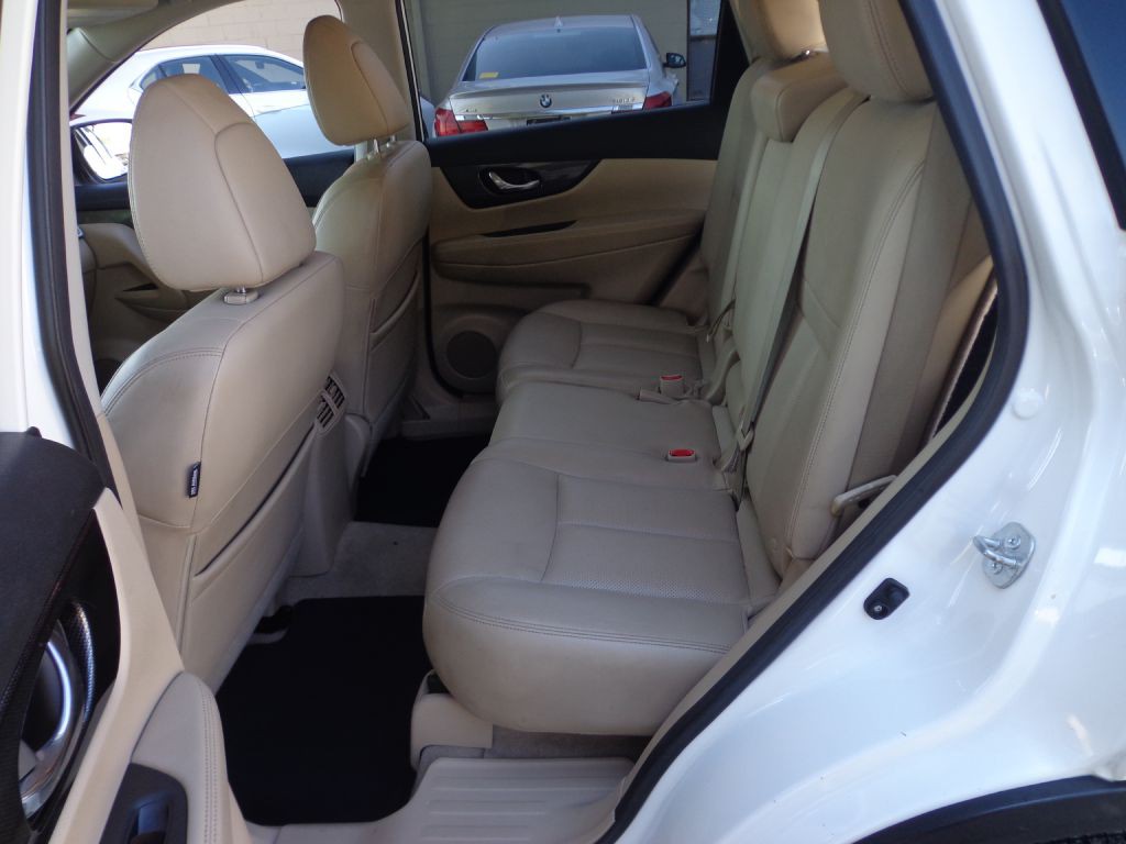 2015 Nissan Rogue Image 19