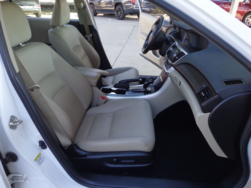 2014 Honda Accord Image 16