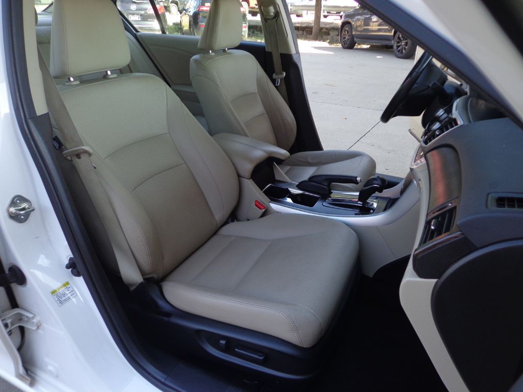 2014 Honda Accord Image 17