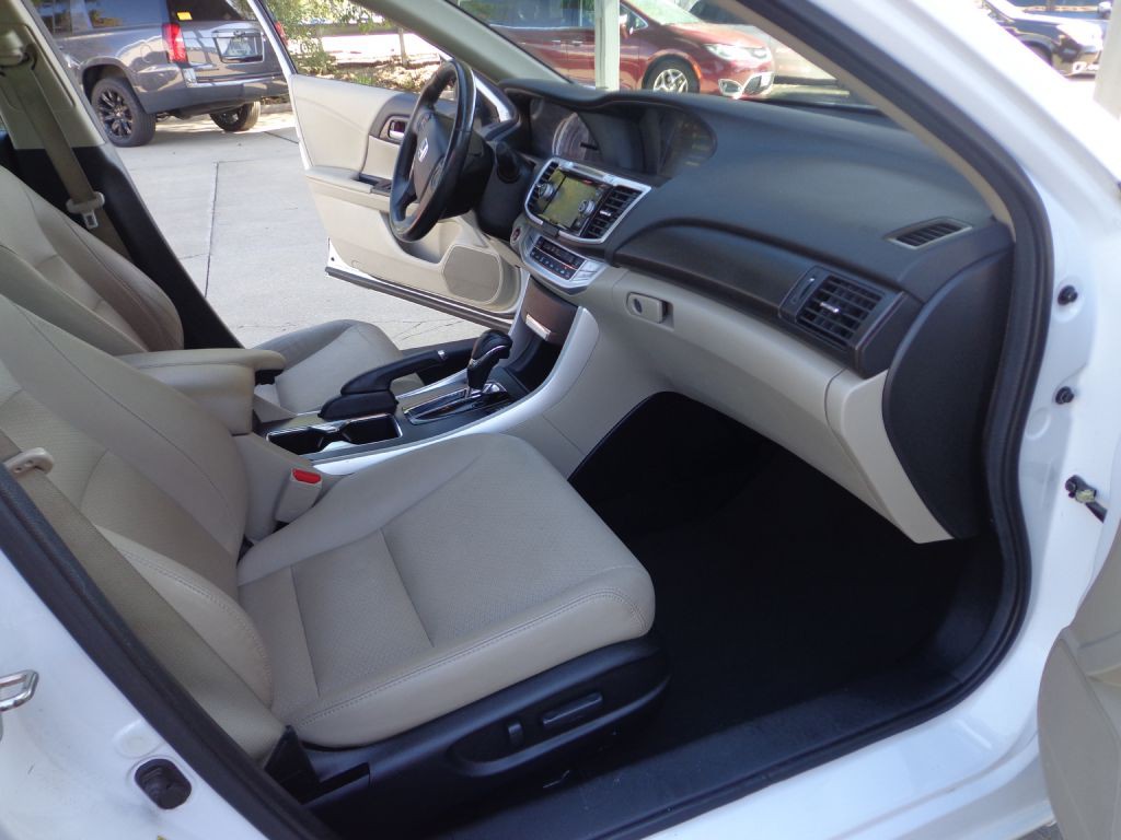 2014 Honda Accord Image 18