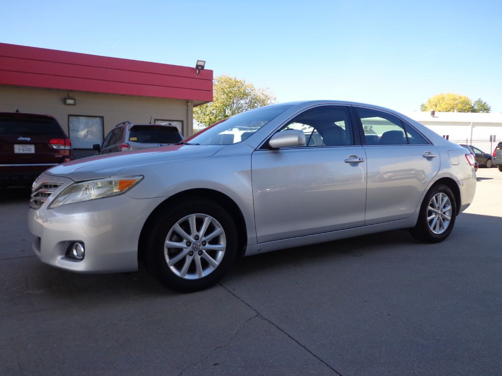 2011 Toyota Camry Image 1