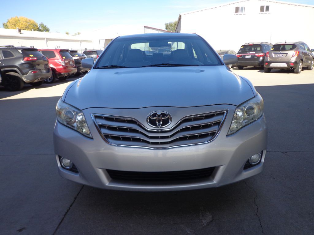 2011 Toyota Camry Image 2