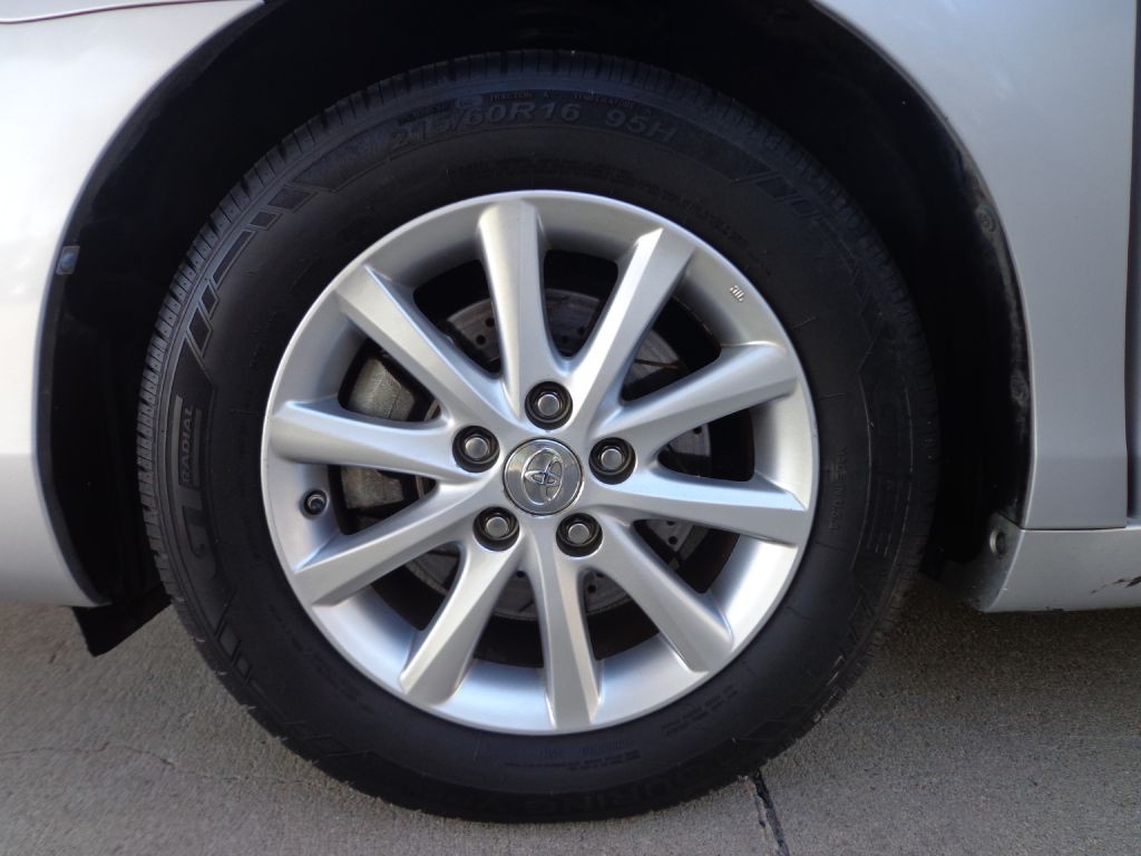 2011 Toyota Camry Image 8