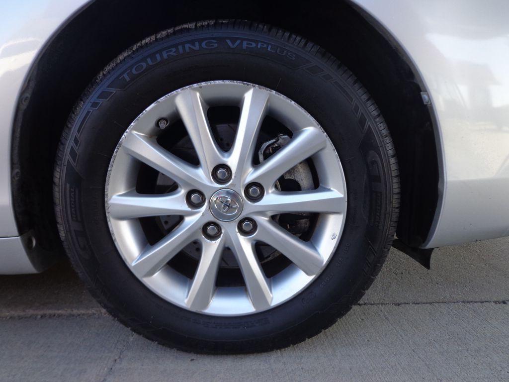 2011 Toyota Camry Image 9