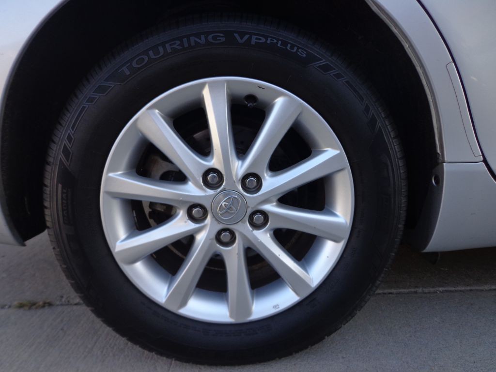 2011 Toyota Camry Image 10