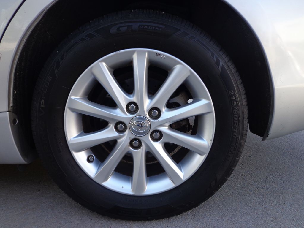 2011 Toyota Camry Image 11