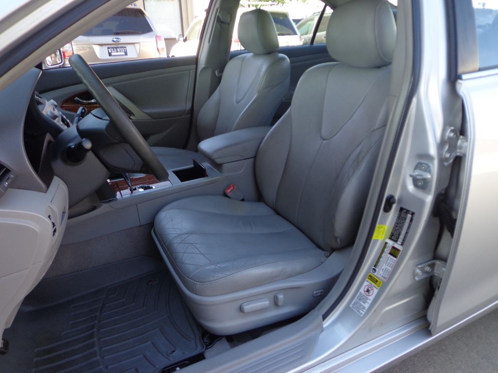 2011 Toyota Camry Image 14