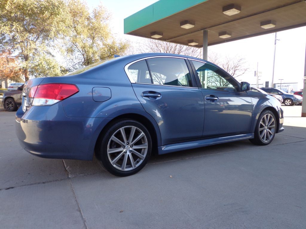 2014 Subaru Legacy Image 4
