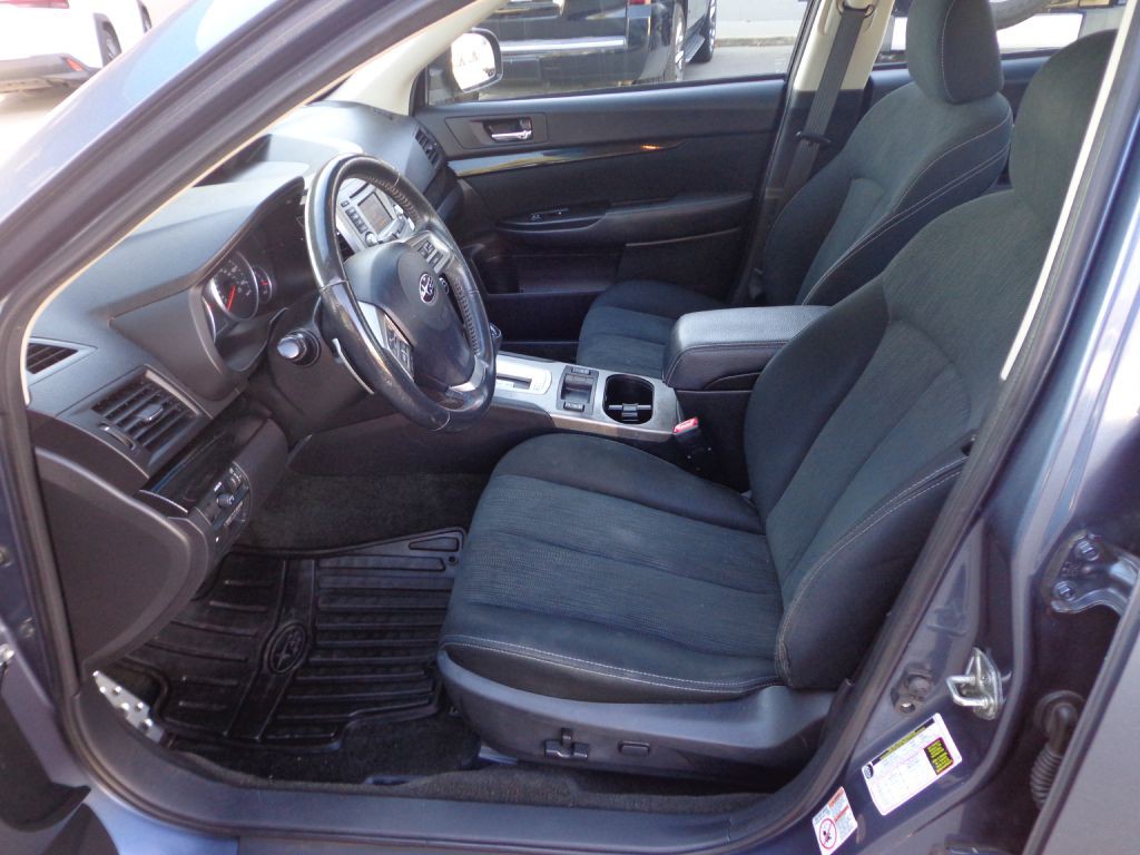 2014 Subaru Legacy Image 9