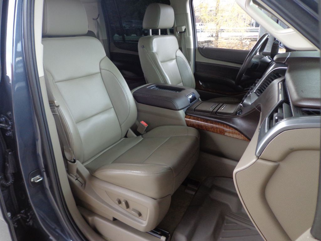 2015 Chevrolet Suburban Image 17