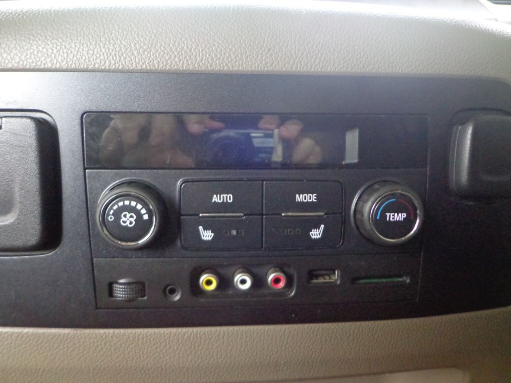 2015 Chevrolet Suburban Image 24