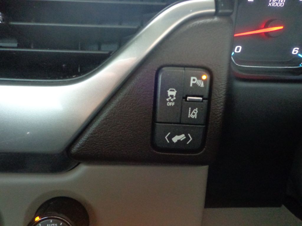 2015 Chevrolet Suburban Image 31