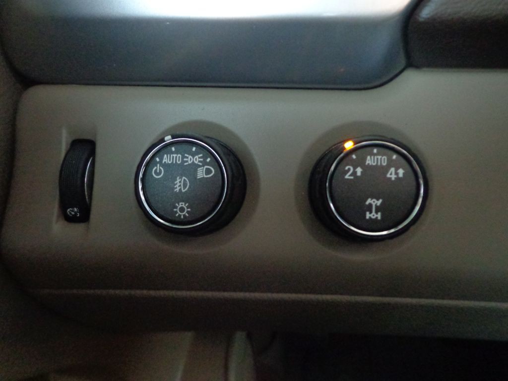 2015 Chevrolet Suburban Image 32