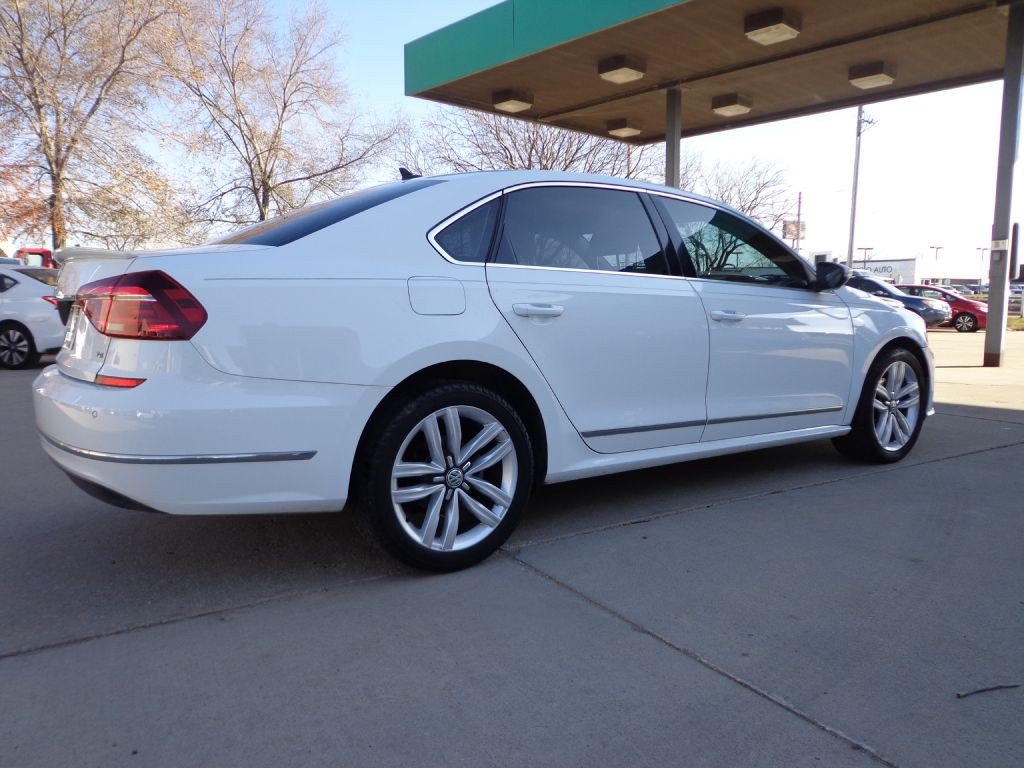 2017 Volkswagen Passat Image 4