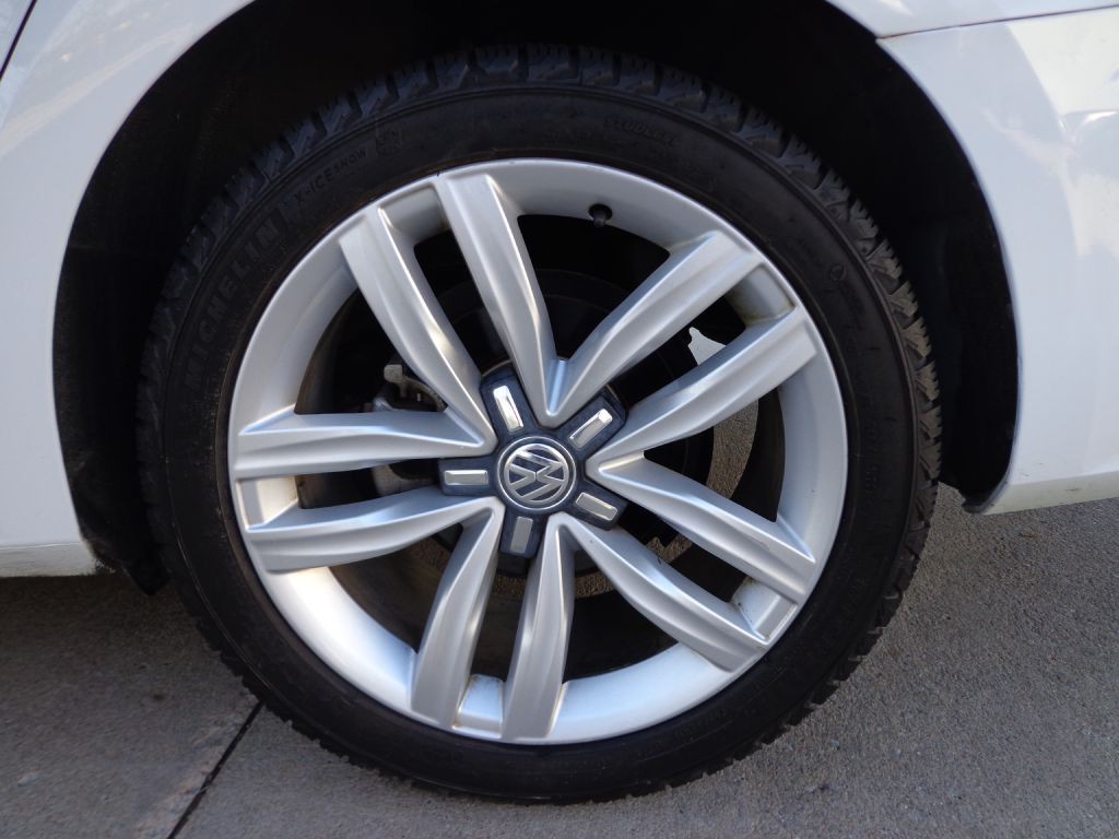 2017 Volkswagen Passat Image 10