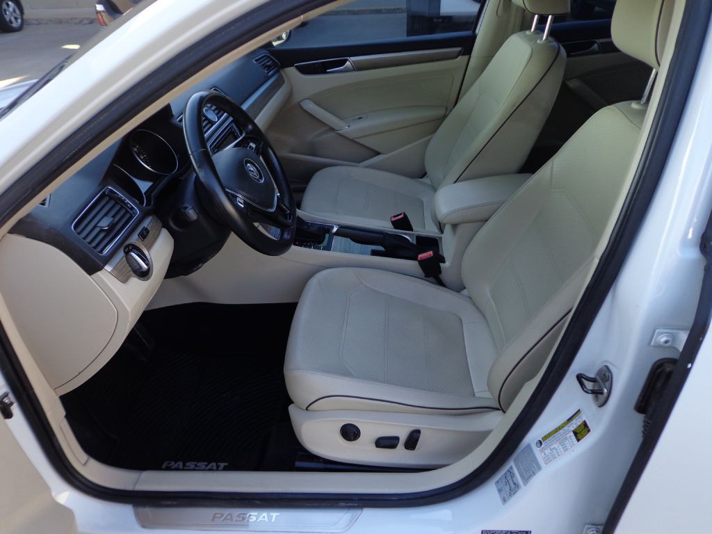 2017 Volkswagen Passat Image 12