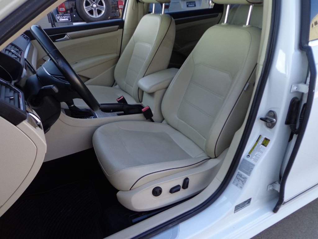 2017 Volkswagen Passat Image 13