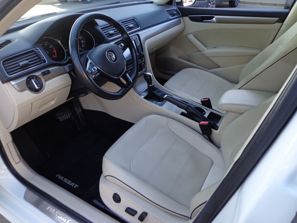 2017 Volkswagen Passat Image 14