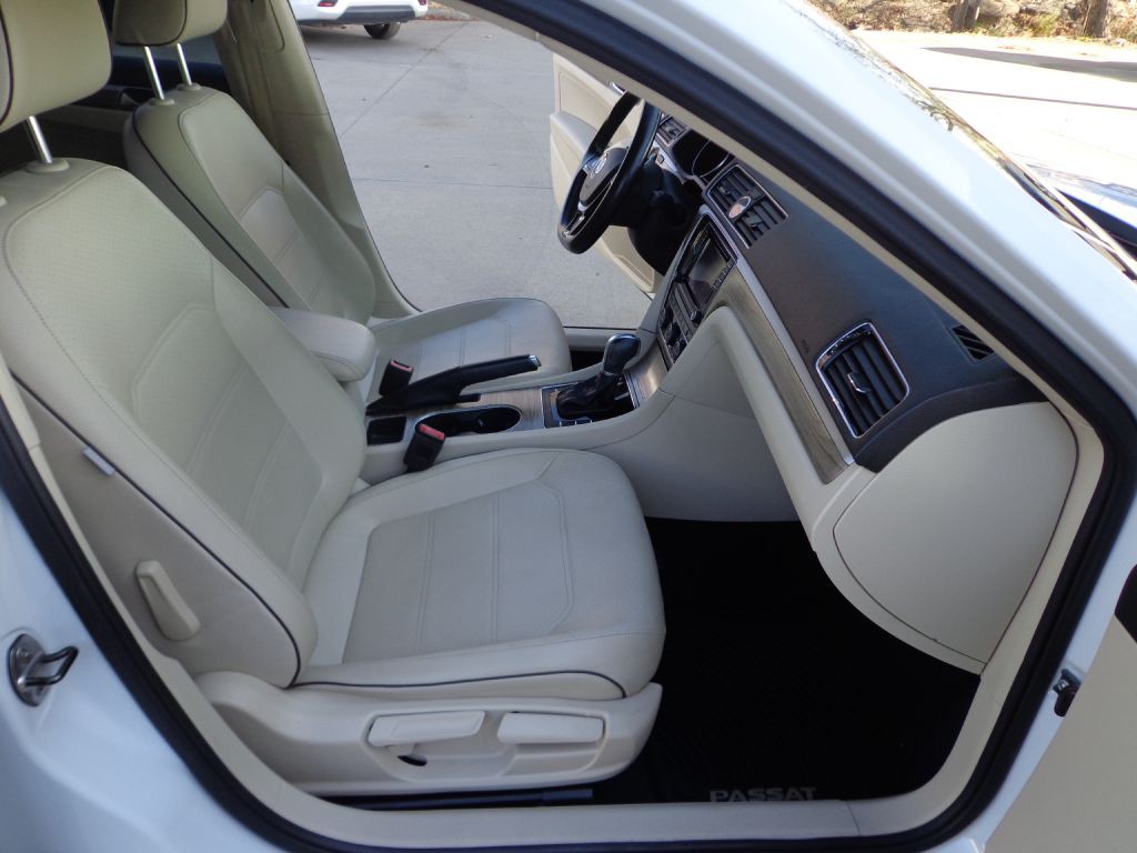 2017 Volkswagen Passat Image 15