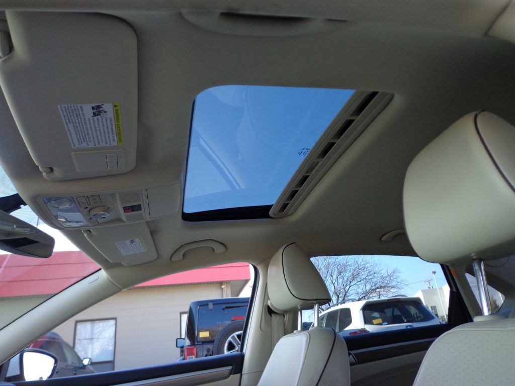 2017 Volkswagen Passat Image 19