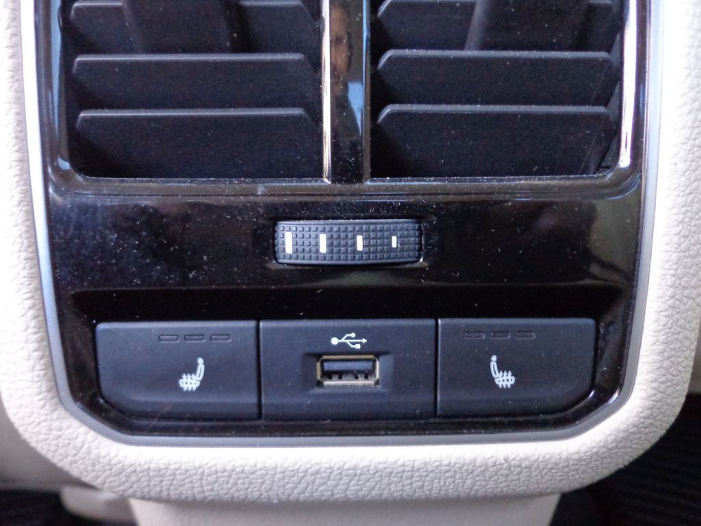 2017 Volkswagen Passat Image 20