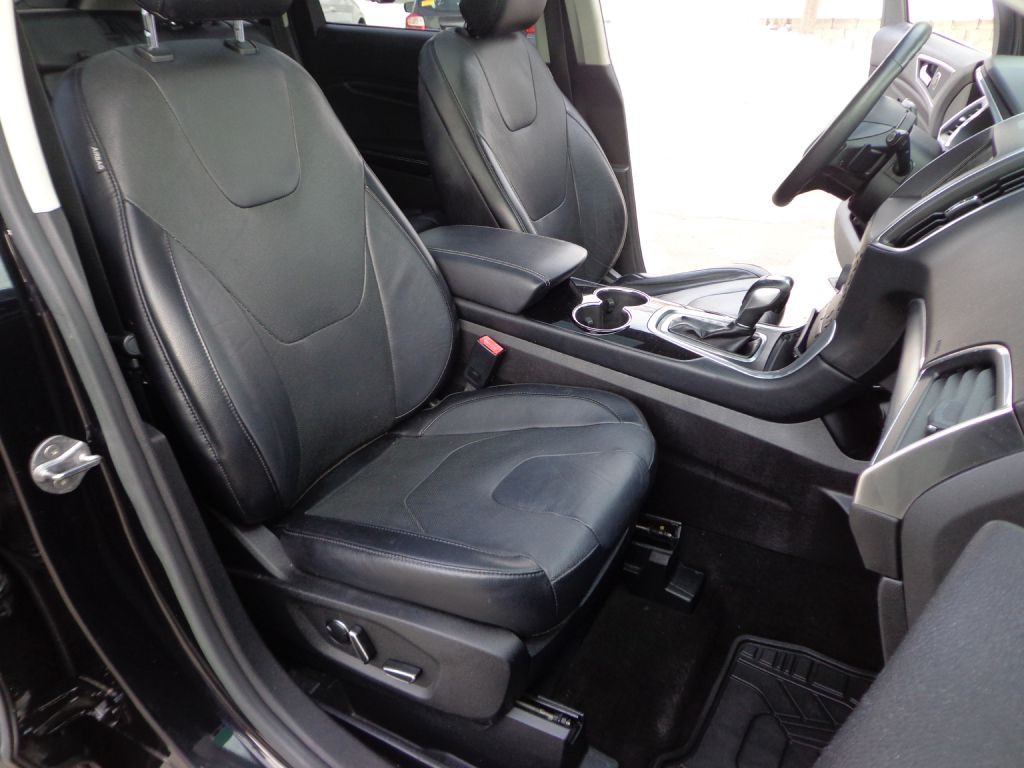 2016 Ford Edge Image 17