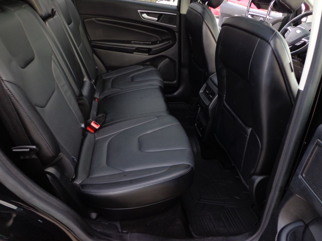 2016 Ford Edge Image 19