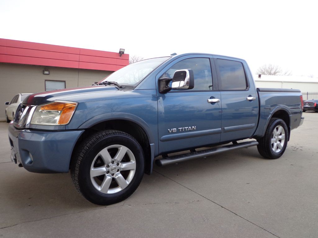 2011 Nissan Titan Image 1