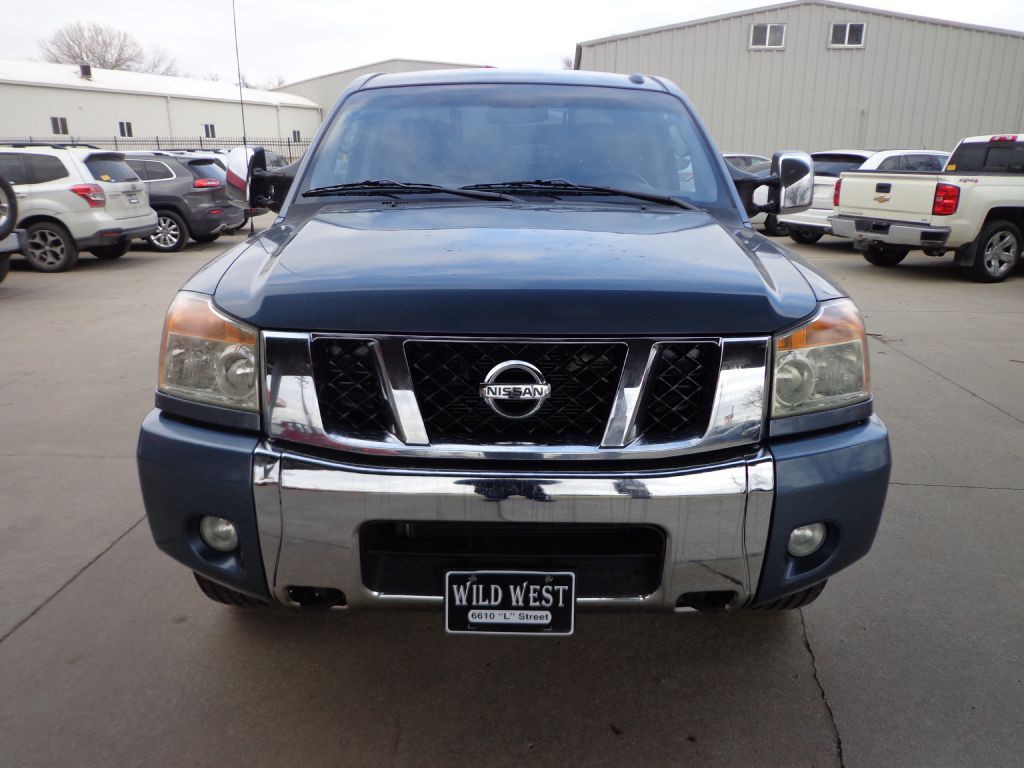 2011 Nissan Titan Image 2